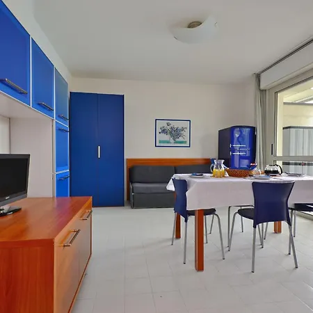 Relaxing In A Flat With Balcony Apartment *
