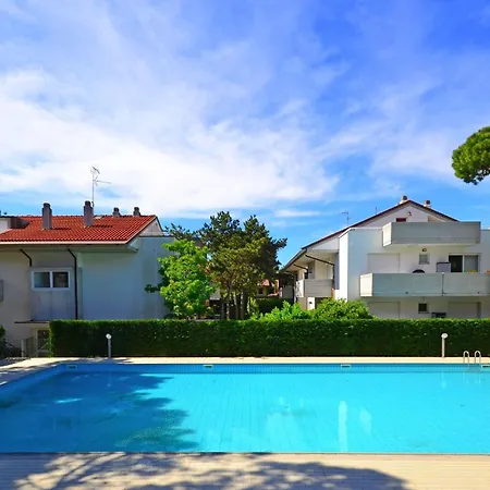 Relaxing In A Flat With Balcony * Lignano Sabbiadoro