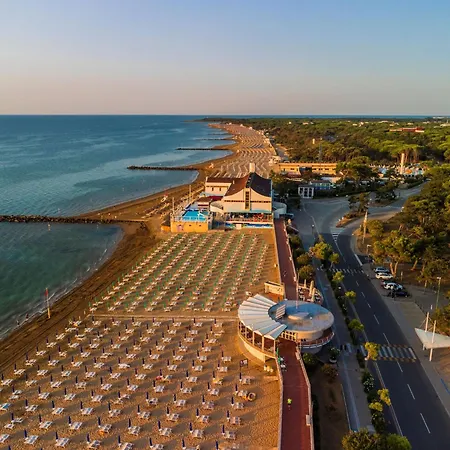 Relaxing In A Flat With Balcony * Lignano Sabbiadoro